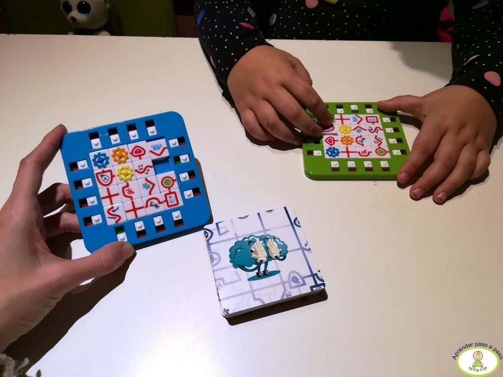 preparación del juego de mesa Puzzle Brain Connect
