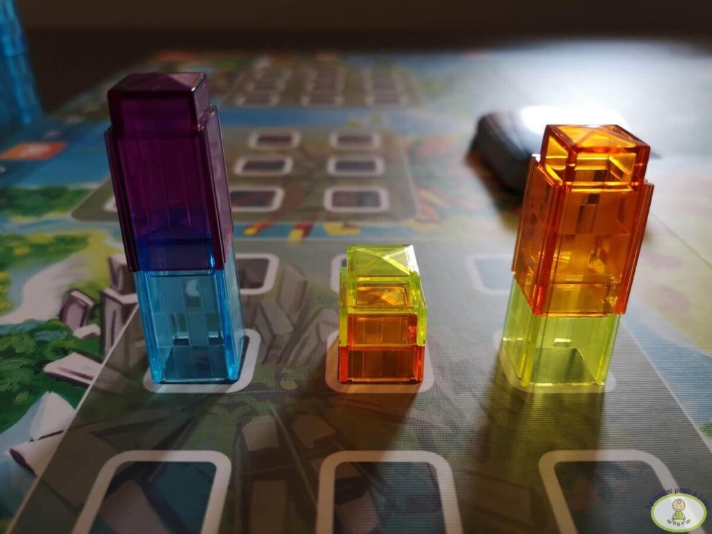 cómo se pueden colocar los edificios sobre otro jugador en juego de mesa Manhattan