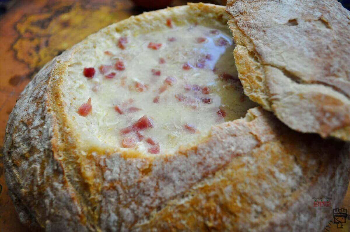 receta sopa medieval dentro de pan
