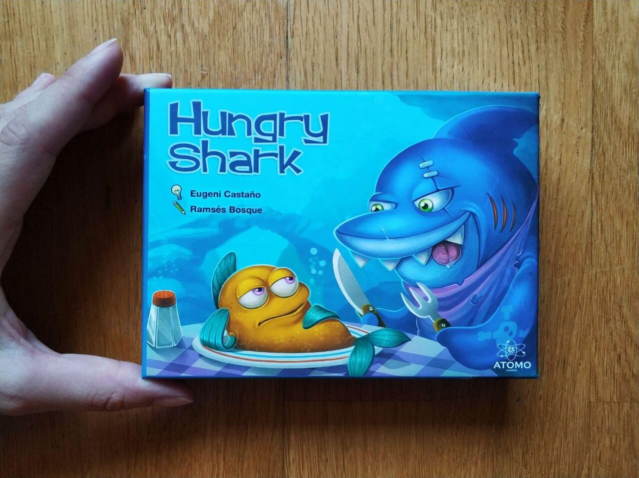componentes juego de cartas Hungry Shark