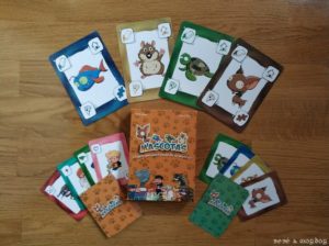 caja y cartas del juego de mesa Mascotas de Átomo Games
