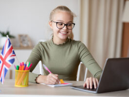 estudiante aprender inglés online niños
