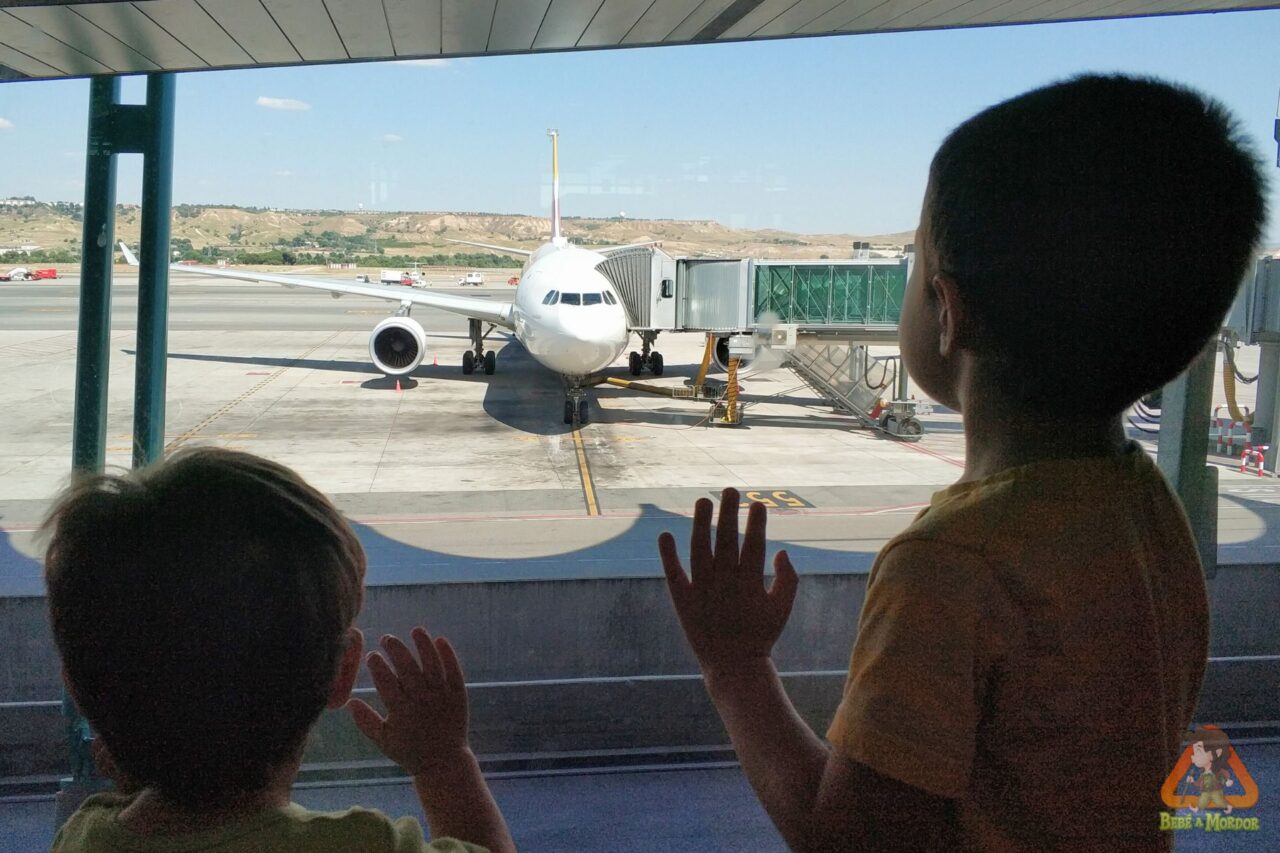 tips de logística viajera en familia avion
