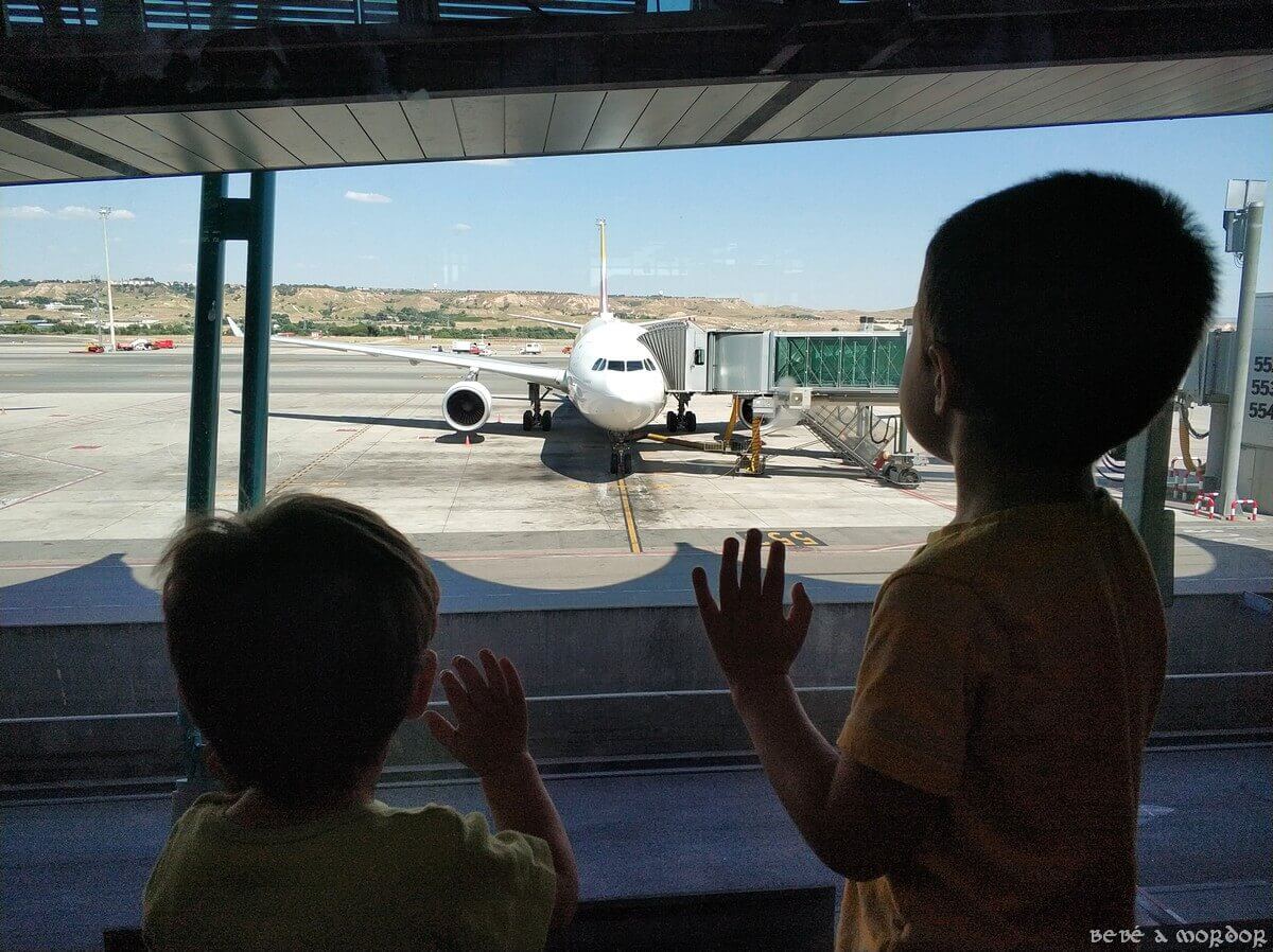 viajar con niños en avión